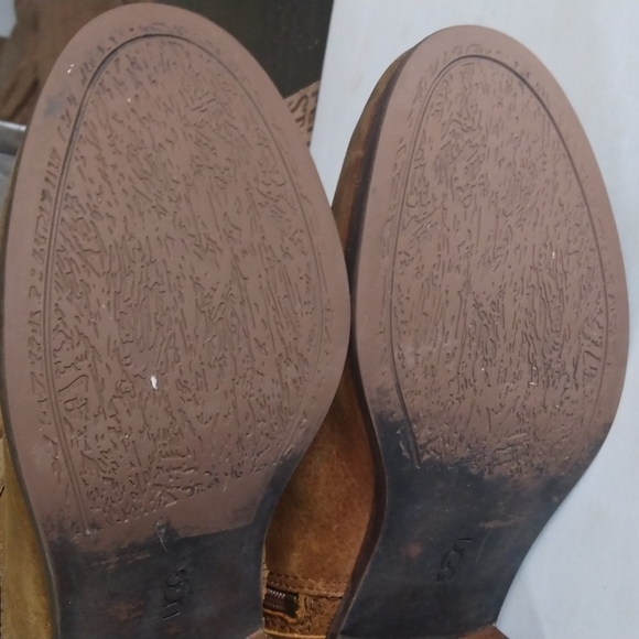 UGG Distressed Boots - Picture 6 of 16